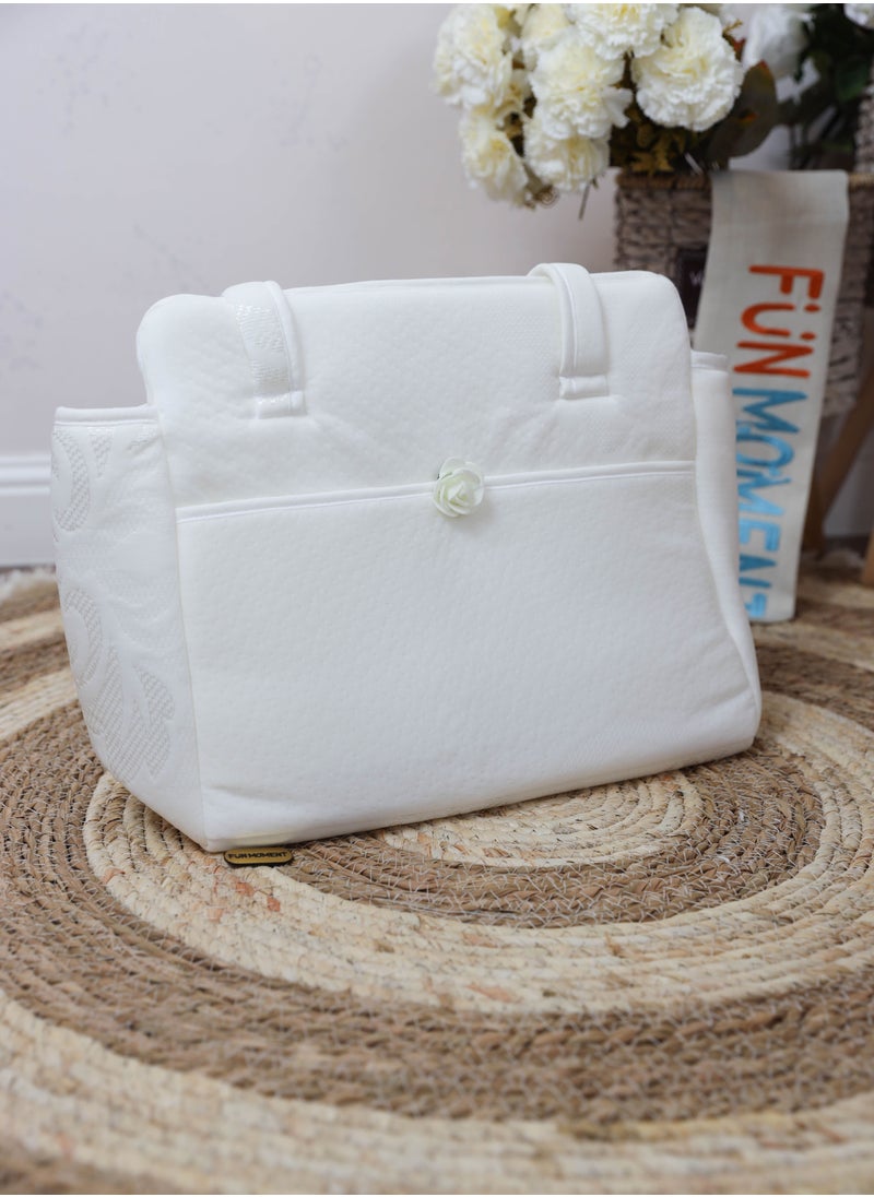 FUN MOMENT - Newborn meds with portable diaper storage bag - Image 1