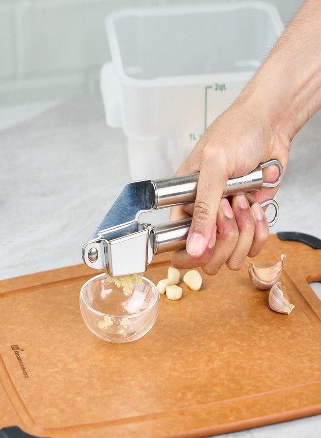 ريستورنت وير مكبس ثوم من الفولاذ المقاوم للصدأ من ريستورانت وير - أداة فرم ثوم ألمانية قياسية سهلة العصر والتنظيف، آمنة للغسل في غسالة الأطباق - أداة تقطيع ثوم شديدة التحمل للزنجبيل والبذور - Image 5