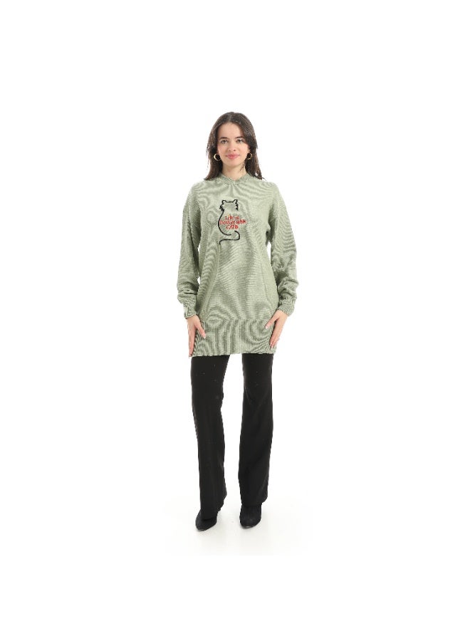 سيزار بلوفر صوف حريمي برقبة دائرية ومزود بتطريز علي الصدر - Image 3