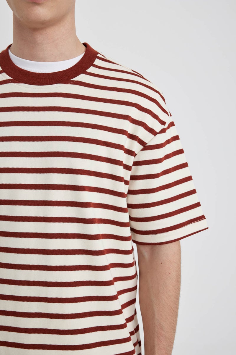 ديفاكتو تيشيرت مخطط نص كم قصة مريحة برقبة مستديرة - Image 5