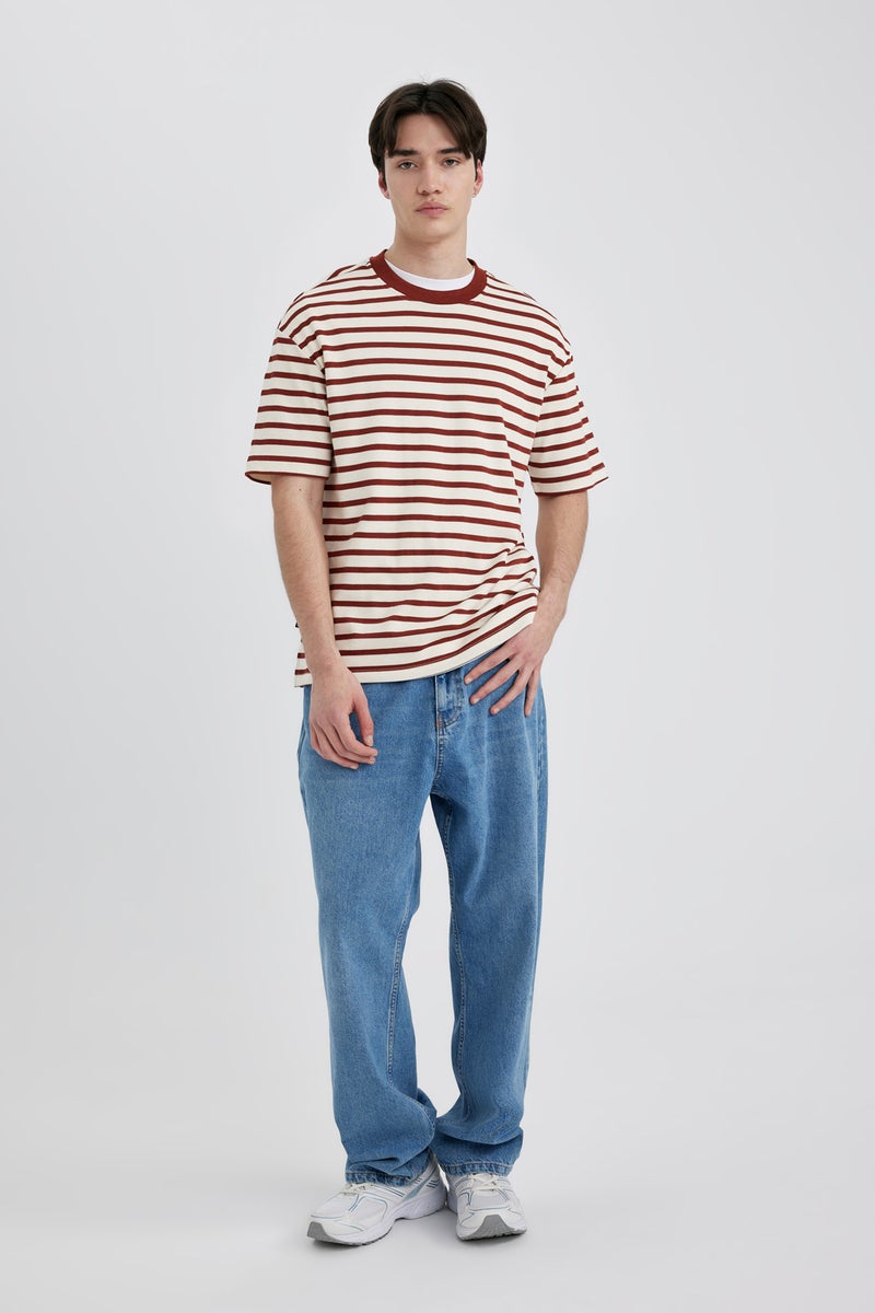 ديفاكتو تيشيرت مخطط نص كم قصة مريحة برقبة مستديرة - Image 2