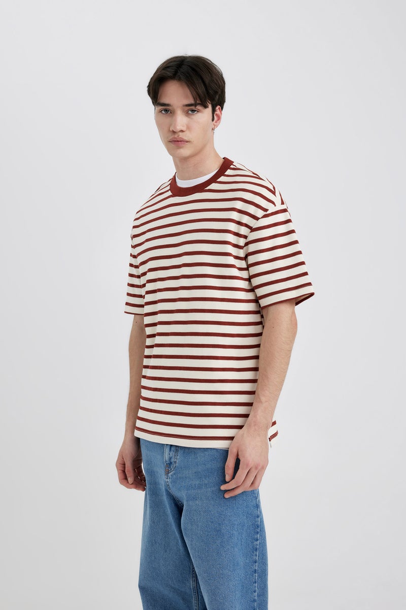 ديفاكتو تيشيرت مخطط نص كم قصة مريحة برقبة مستديرة - Image 4