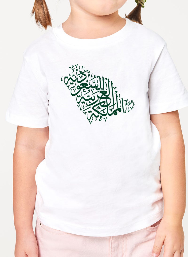 لوحة تيشيرت قطن للأطفال مناسب للأولاد والبنات لمناسبة اليوم الوطني السعودي أو للفخر بالانتماء للوطن في كل الأوقات - Image 2