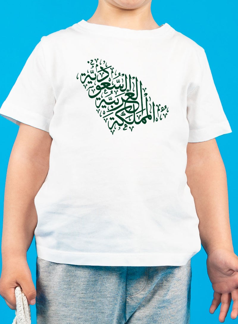 لوحة تيشيرت قطن للأطفال مناسب للأولاد والبنات لمناسبة اليوم الوطني السعودي أو للفخر بالانتماء للوطن في كل الأوقات - Image 4