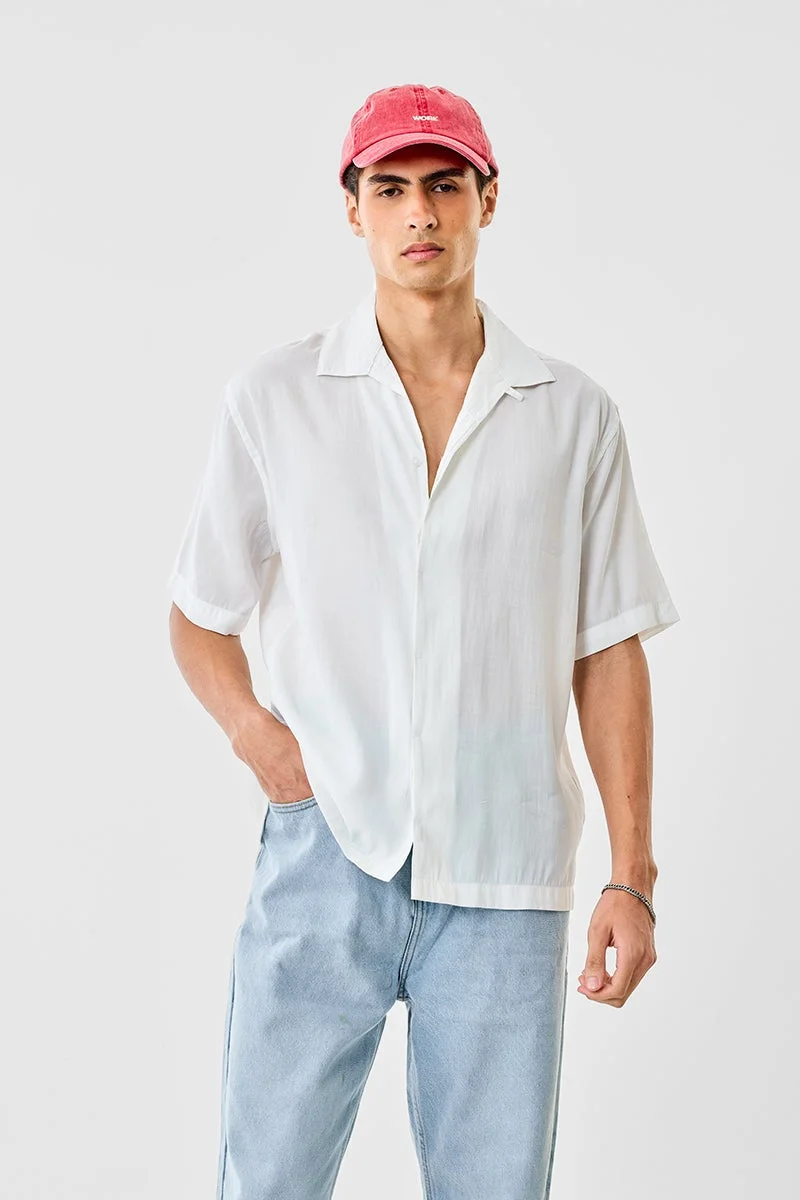 سنيتش قميص أبيض بقصة عادية