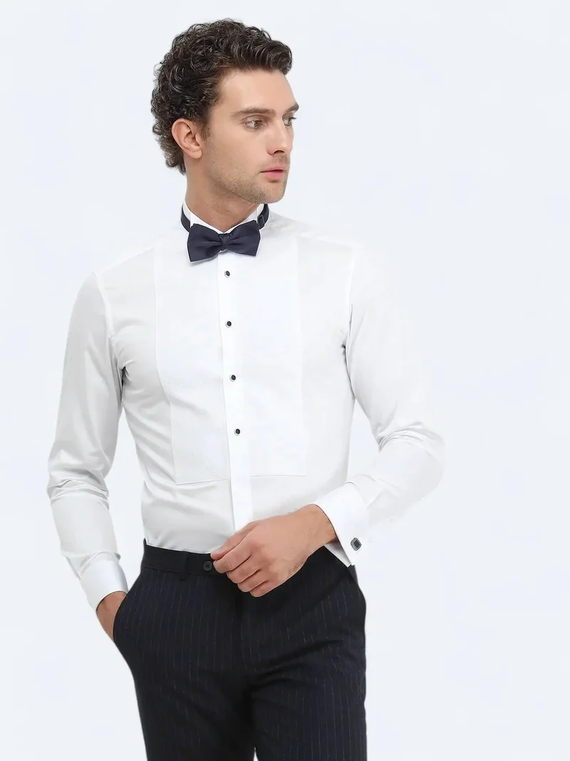 كيب قميص توكسيدو أبيض سادة بقصة ضيقة وأكمام مزدوجة وياقة جناح