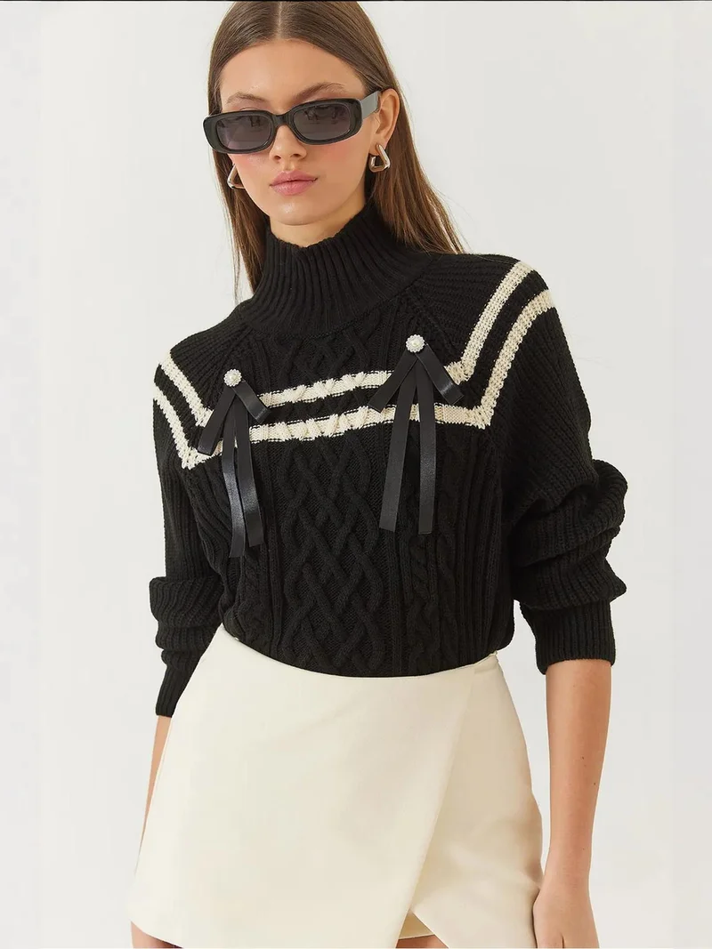 Bianco Lucci LUCCI Turtleneck Baklava Knit Sweater with Ribbon Detail