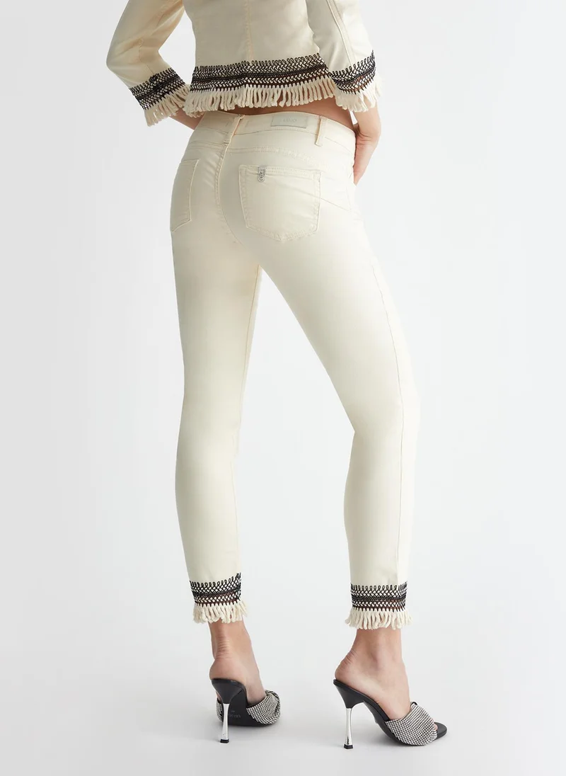 ليو جو بنطال جينز  بخصر مرتفع مزين بتطريزات