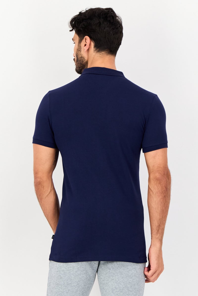 PUMA قميص بولو خارجي بأكمام قصيرة للرجال بتصميم عادي مع شعار مطرز، لون كحلي - Image 2