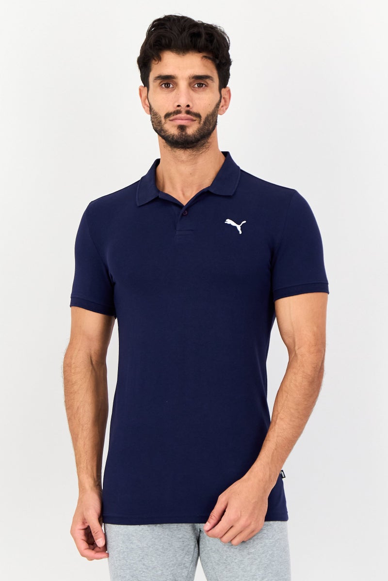 PUMA قميص بولو خارجي بأكمام قصيرة للرجال بتصميم عادي مع شعار مطرز، لون كحلي - Image 1