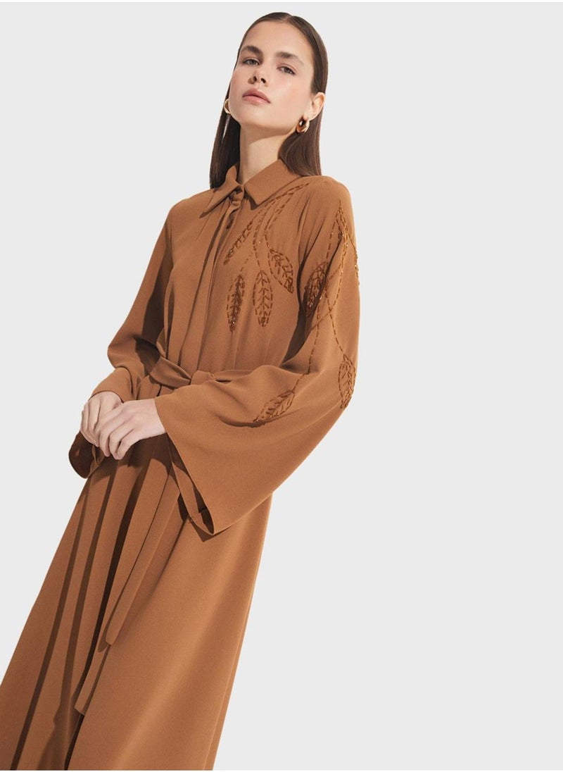 جون فستان ماكسي مطرز بحزام - Image 3