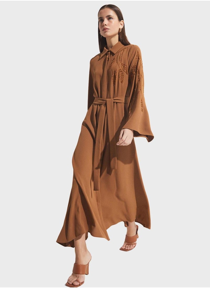 جون فستان ماكسي مطرز بحزام - Image 5