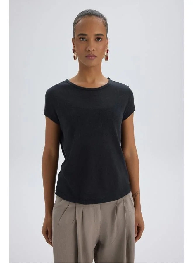 Suva Short Sleeve Black T-Shirt.