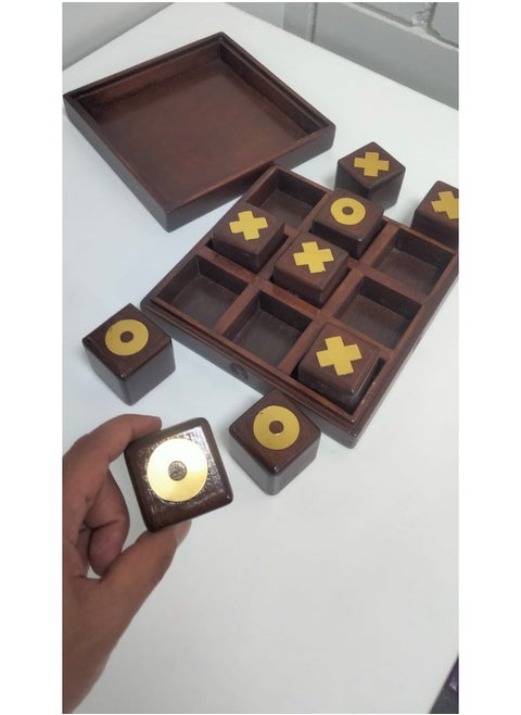 X O board game, with a luxurious and tight cover, handcrafted from natural wood, with the X and O symbols drawn on it, and distinguished by its wooden base.