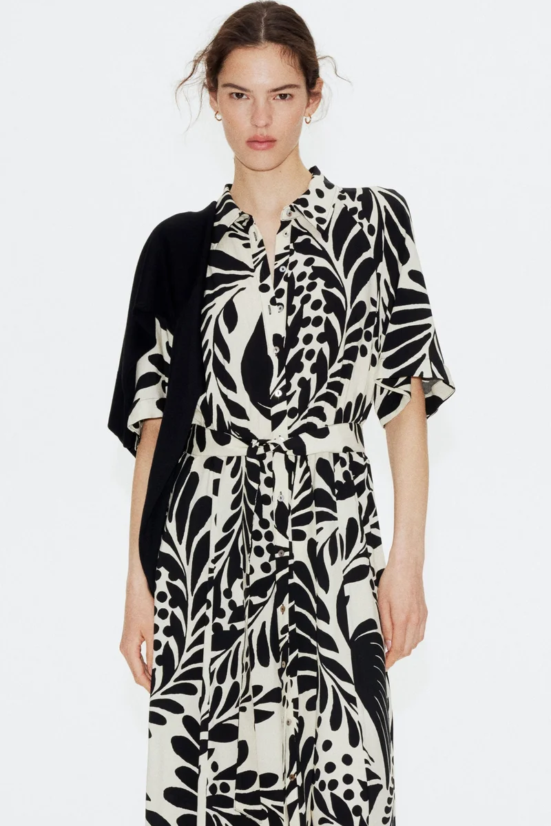 اتش اند ام فستان بتصميم قميص مع حزام بعقدة