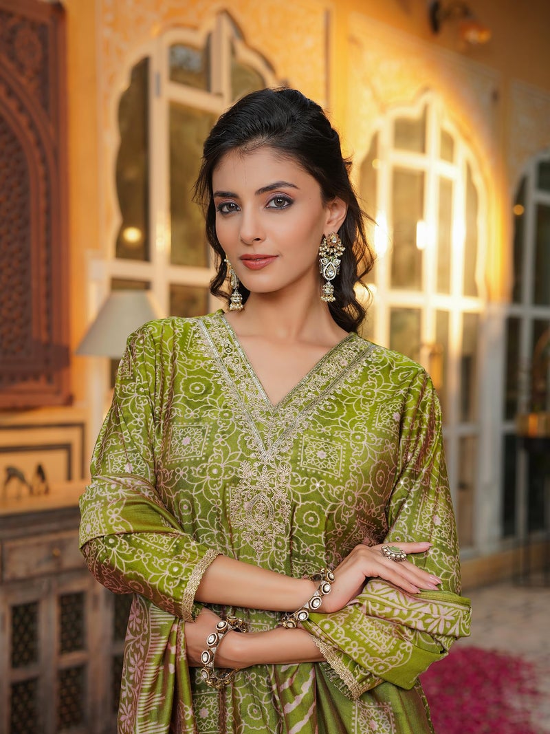 Vaamsi Women's Green Silk Blend Embroidered Straight Ethnic Motifs Kurta Trousers With Dupatta Set | Daily Straight Kurta Set For Women | Embroidered Salwar Suit For Women (SKSKD3122, XXL) - Image 2