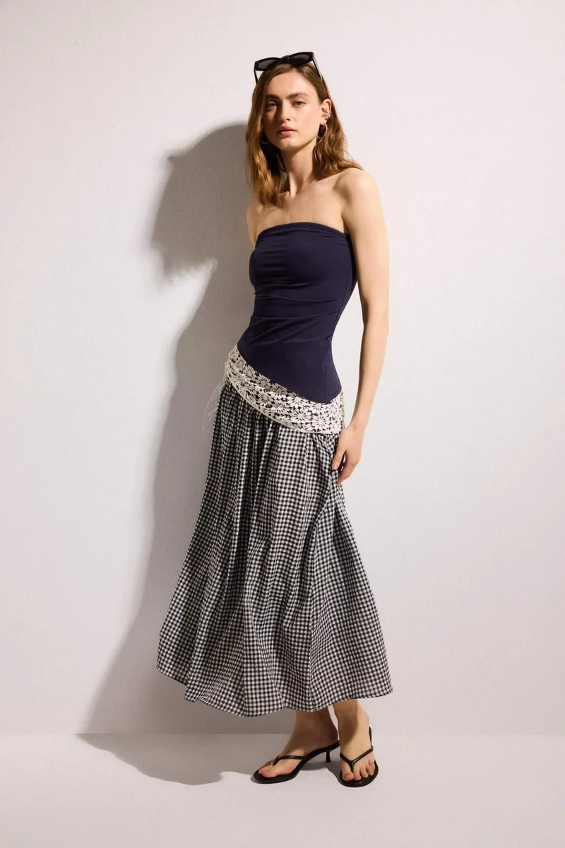 ديفاكتو Slim Fit Strapless Tank Top