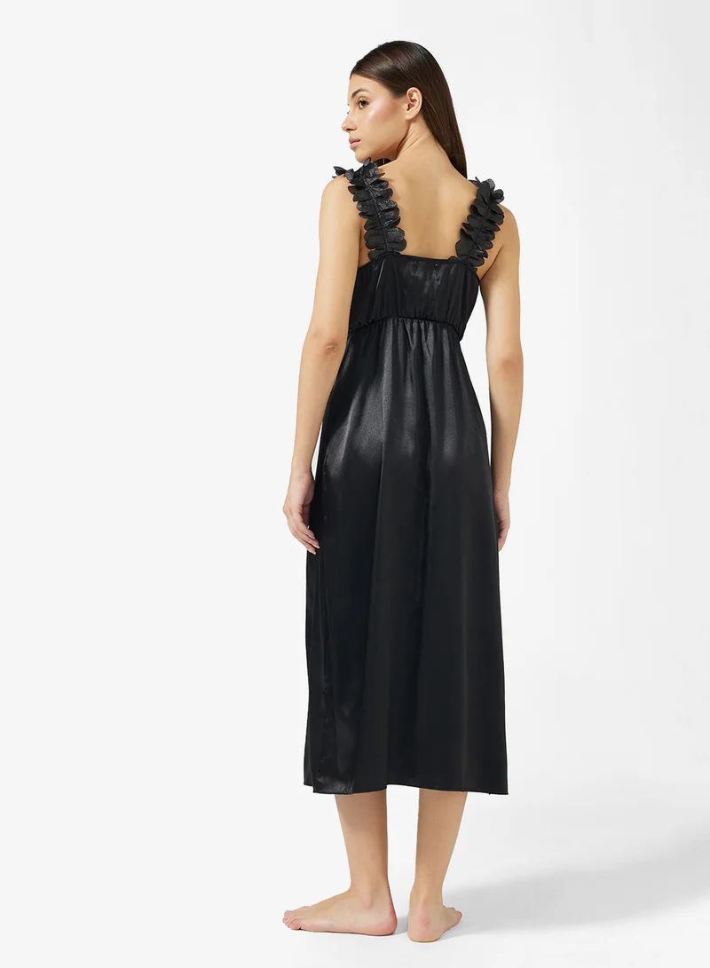 ايلا Night Dress With Applique Neck