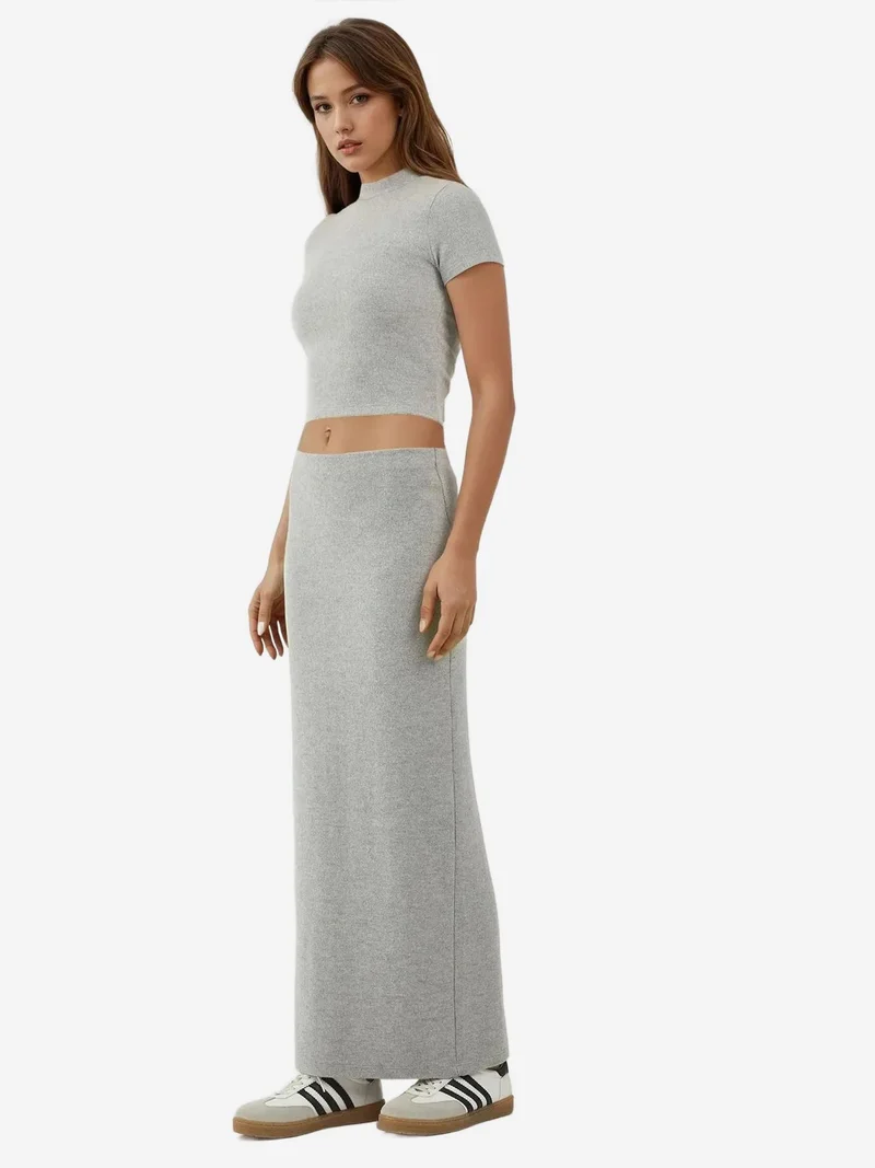 زوبعة تنورة ناعمة بخصر مطاطي وفتحة