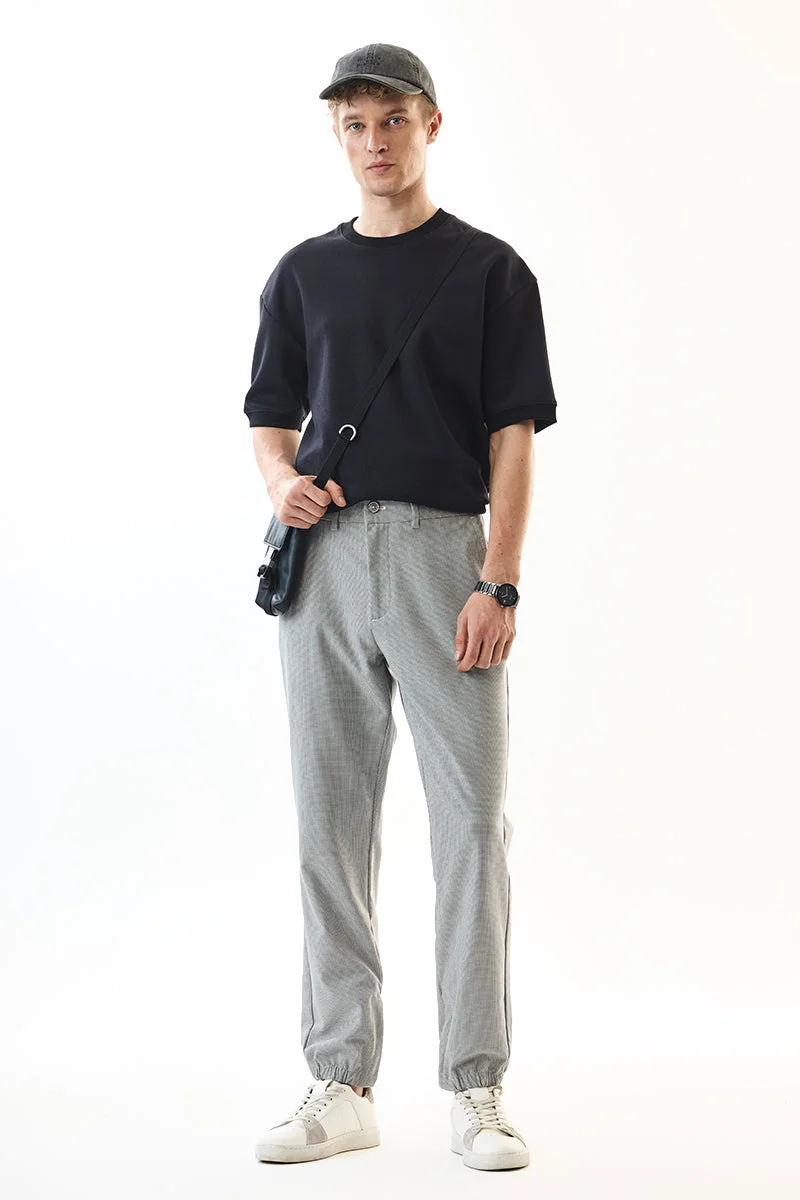 SNITCH بنطلون رمادي فاتح بقصة مريحة وقماش مطاطي