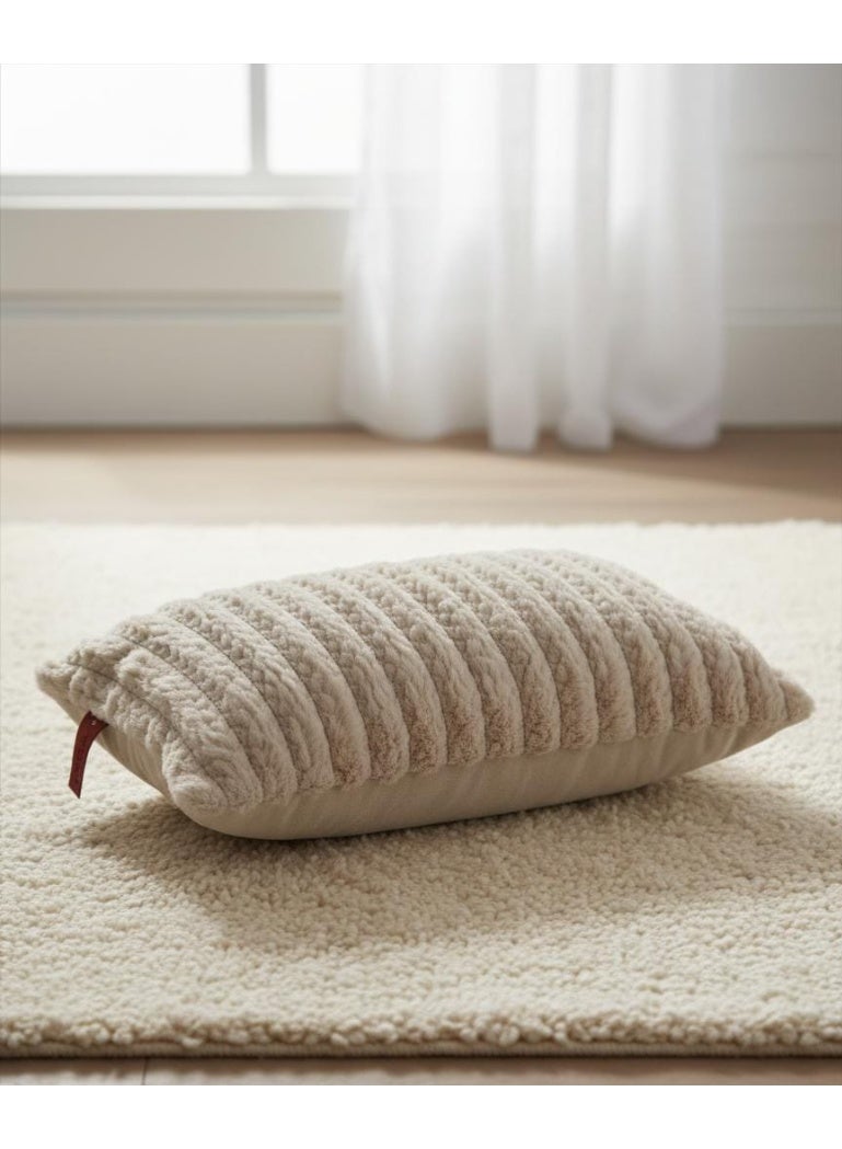 أي كي دي سي وسادة قطنية فاخرة مزخرفة من AKDC - مزيج من الفرو والقطن البيج، 30×50 سم - Image 2