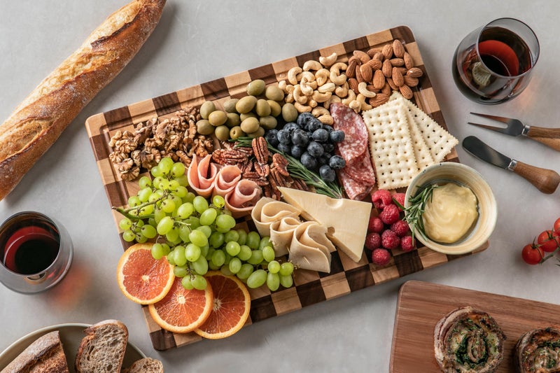 THETCHRY Cutting Boards for Kitchen, Design in USA Large Acacia Wood Chopping Board, Checkered Cutting Board with Juice Grooves & Handles, Butcher Block Serving Tray with Gift Box 16.5" x 11.6" x 0.8" - Image 5