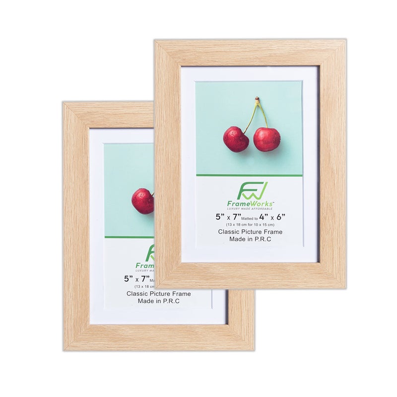 Frameworks 5x7 حصيرة إلى 4x6 إطارات الصور الخشبية الكلاسيكية مع الزجاج المقسى | البلوط الطبيعي | 2 عبوة - Image 1