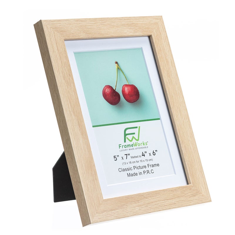 Frameworks 5x7 حصيرة إلى 4x6 إطارات الصور الخشبية الكلاسيكية مع الزجاج المقسى | البلوط الطبيعي | 2 عبوة - Image 3