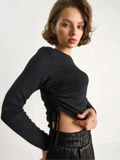Bianco Lucci LUCCI Basic Top with Asymmetrical Hem