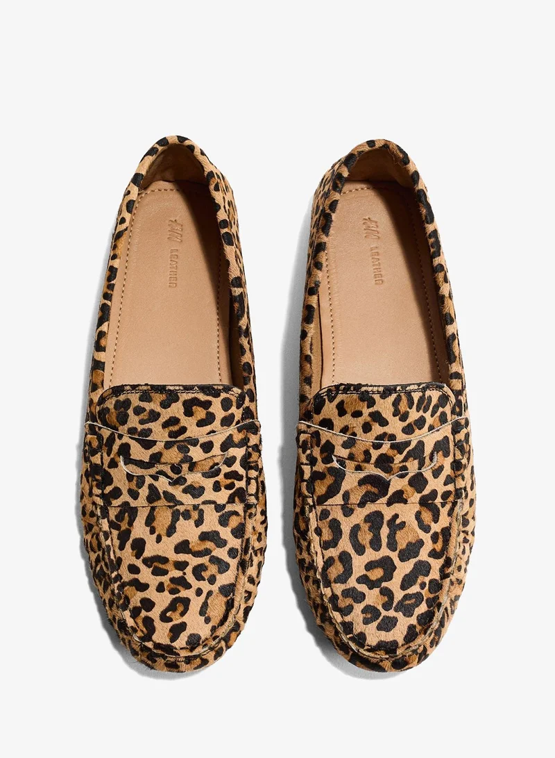 اتش اند ام حذاء لوفر من الجلد