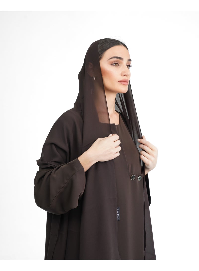 خان اند كو. عباية Ninety Degree Brown بلون بني من قماش الكريب الناعم – تصميم عبدالله خان  - Image 5
