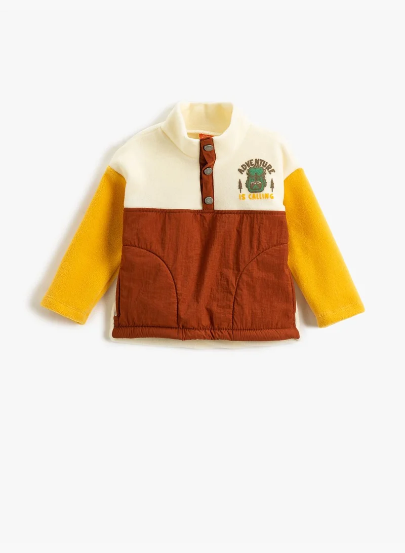 كوتون Fleece Sweatshirt Stand-Up Neck Snap Button Detail Color Contrast Pockets