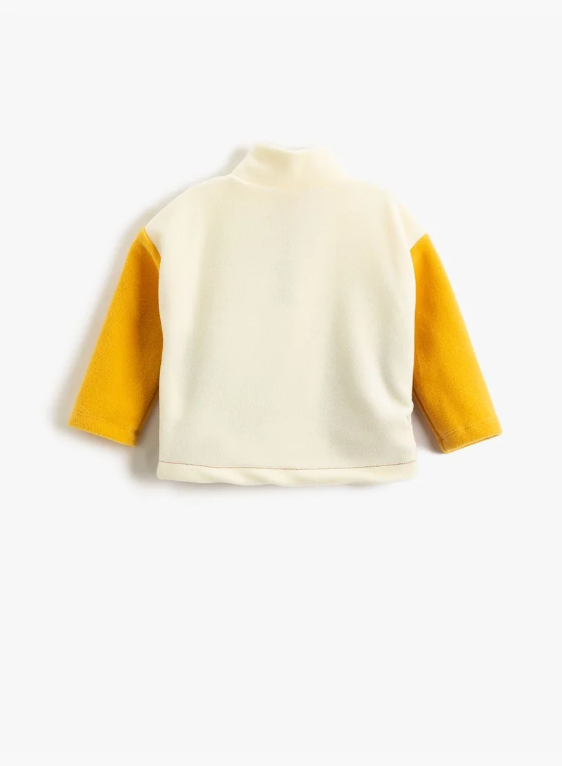 كوتون Fleece Sweatshirt Stand-Up Neck Snap Button Detail Color Contrast Pockets