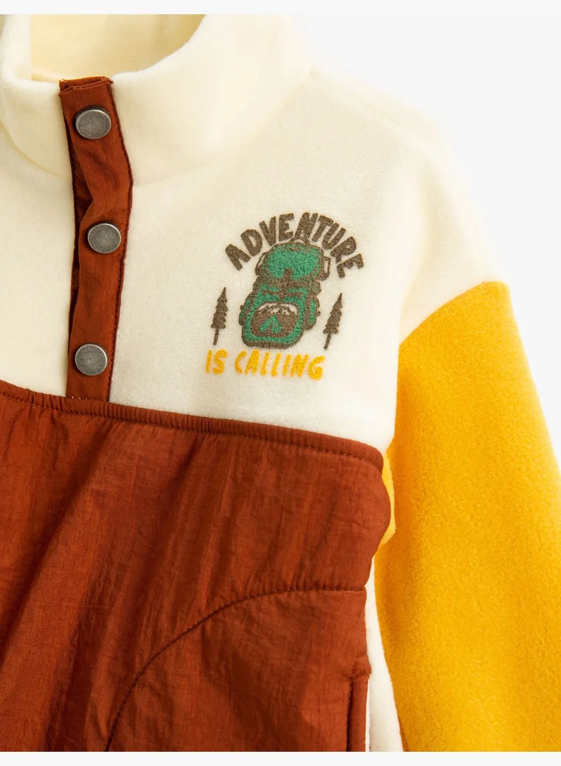 كوتون Fleece Sweatshirt Stand-Up Neck Snap Button Detail Color Contrast Pockets