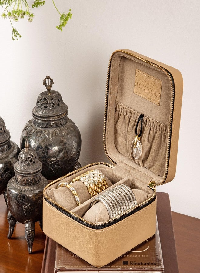 CASA BOTANICAL منظم مجوهرات وعلبة ساعات من كاسا بوتانيكال - حقيبة تخزين جلدية أنيقة بسحاب وفواصل - حجم متوسط (6×6×3.5 بوصة) - حاوية مثالية للسفر لحفظ الخواتم والأقراط والقلائد - لون بيج أنيق - Image 1