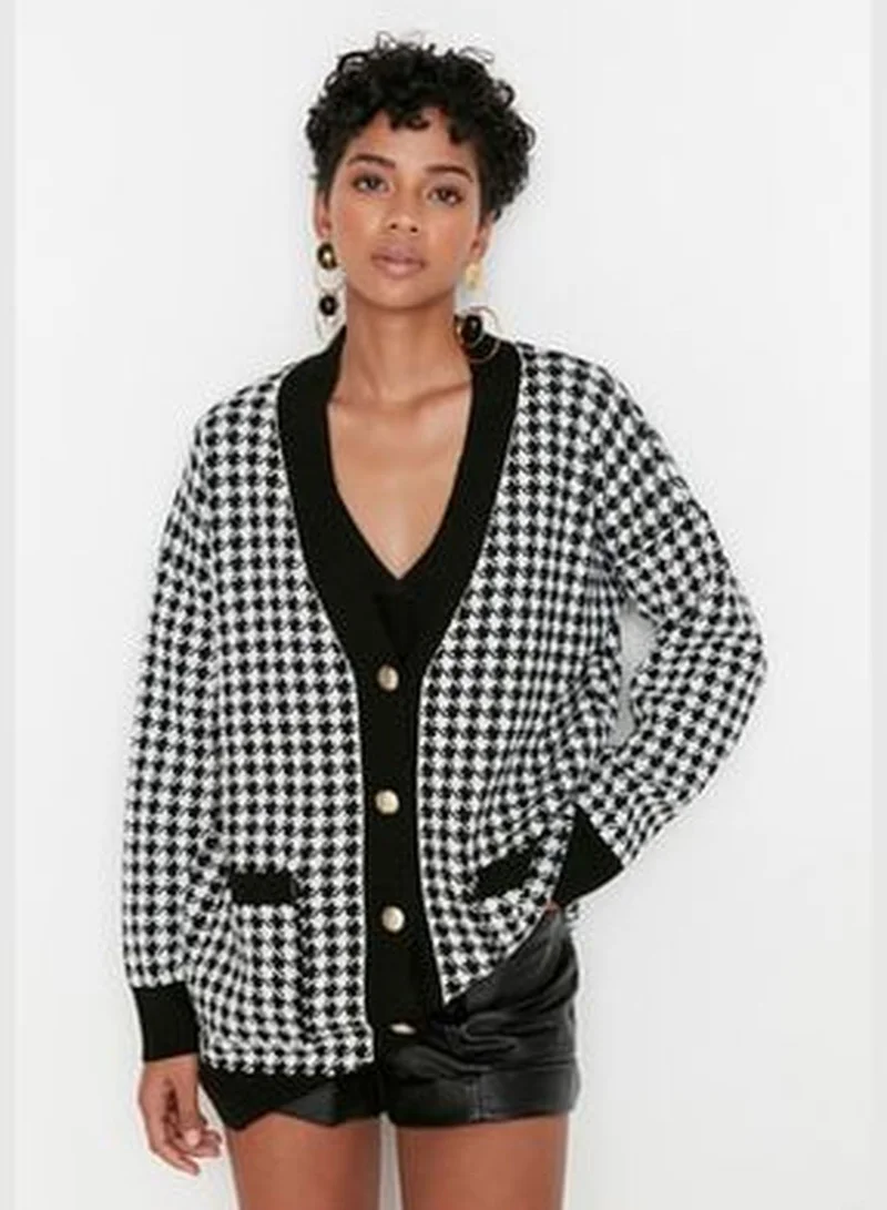 trendyol Black Wide Fit Knitwear Cardigan TWOAW22HI0179