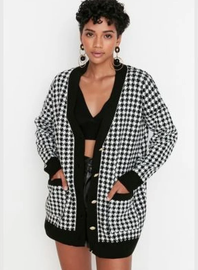 trendyol Black Wide Fit Knitwear Cardigan TWOAW22HI0179