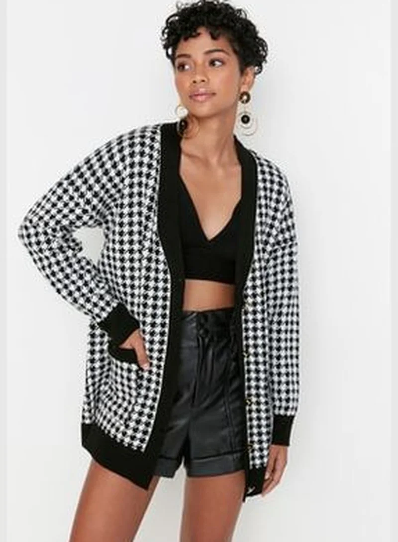 trendyol Black Wide Fit Knitwear Cardigan TWOAW22HI0179