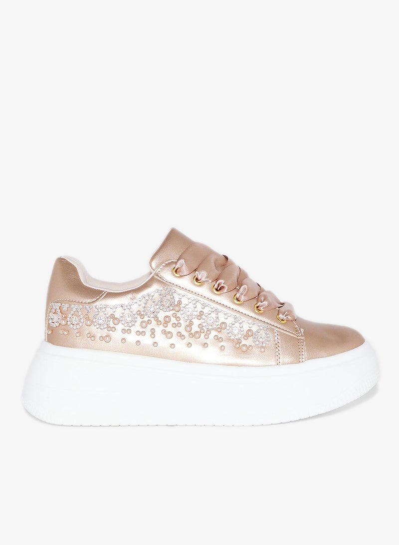 جينجر سنيكرز بتفاصيل لؤلؤ وحجر الراين - Image 1