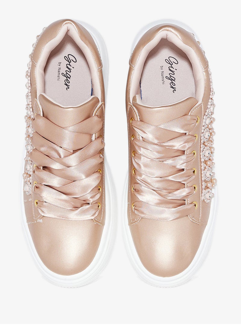 جينجر سنيكرز بتفاصيل لؤلؤ وحجر الراين - Image 4