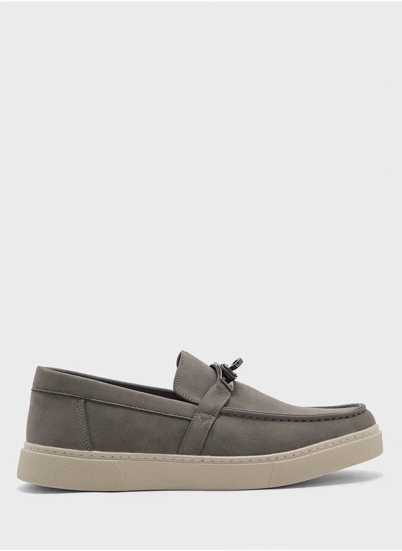 روبرت وود Trim Detail Casual Suede Slip Ons