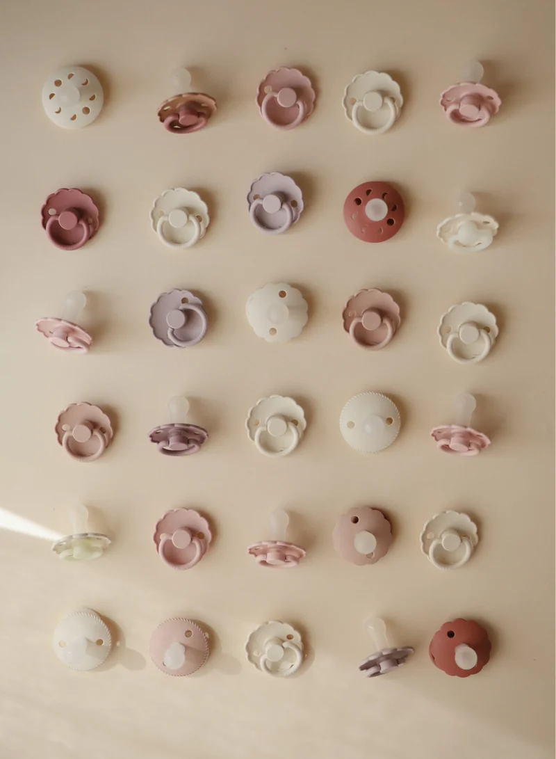 FRIGG Pack Of 1 Daisy Silicone Baby Pacifier 6-18M Baby Pink - Size 2