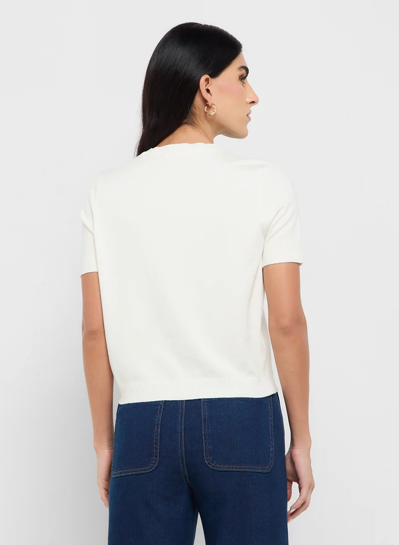 جس Short Sleeve Crew Neck Layla Boxy Logo Sweater