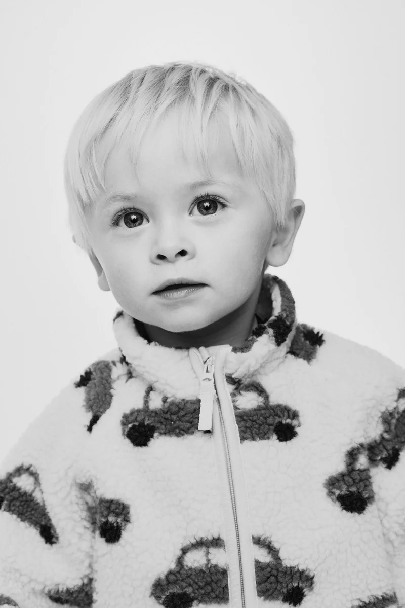 اتش اند ام جاكيت من نسيج تيدي مزين بطبعة