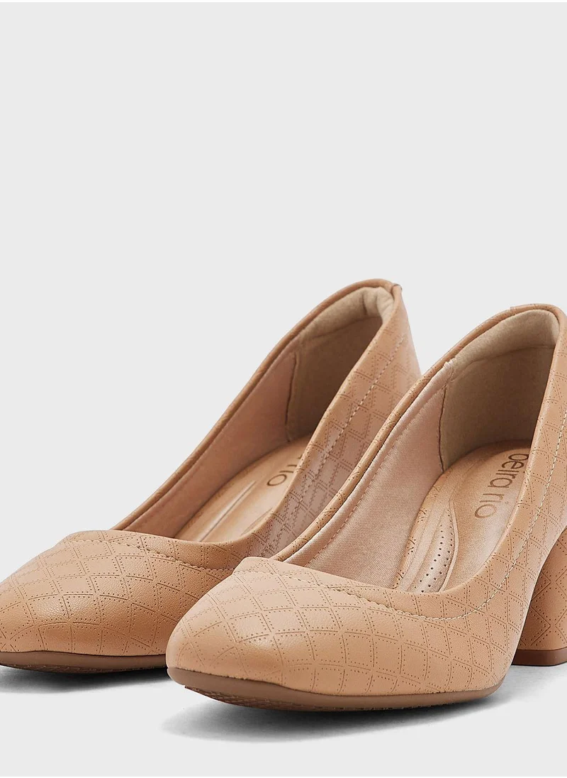 Beira Rio Lena Close Toe Mid Heel Pumps