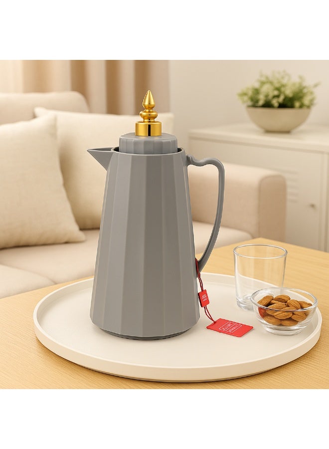 باصرة ترمس شاي وقهوة حراري 1 لتر – تصميم أنيق باللون رمادي مع غطاء ذهبي فاخر، يحفظ الحرارة والبرودة لفترات طويلة، مثالي للضيافة والاستخدام اليومي - Image 5