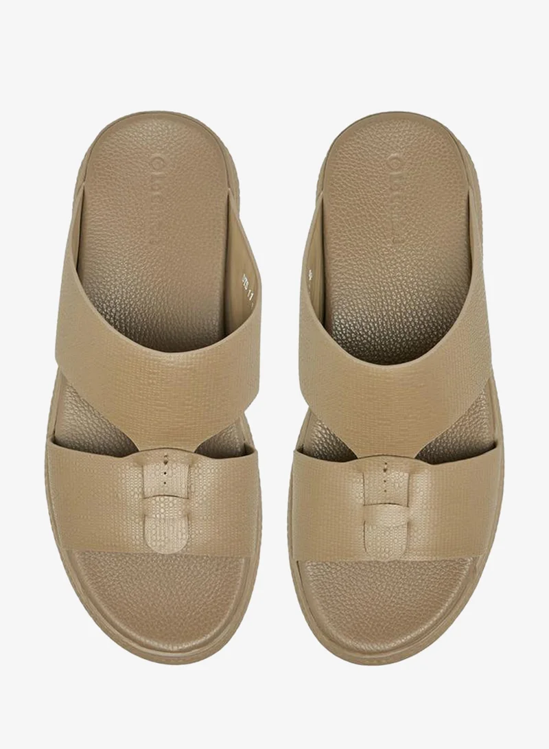 لو كونفورت صنادل رجالية مريحة بتفاصيل إبزيم مجموعة رمضان