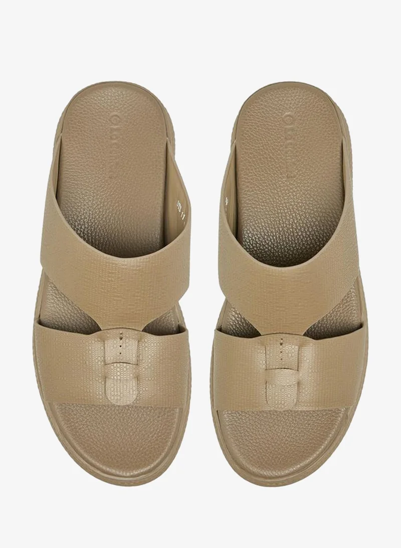 لو كونفورت صنادل رجالية مريحة بتفاصيل إبزيم مجموعة رمضان