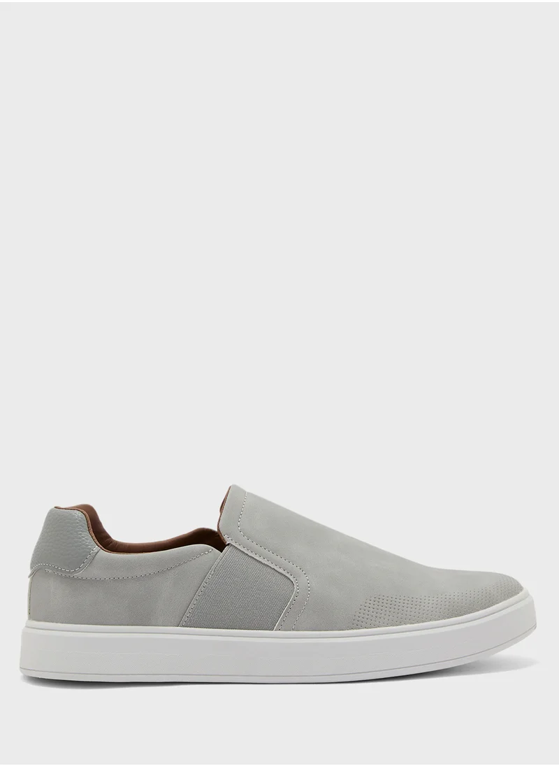 سفنتي فايف Casual Slip Ons