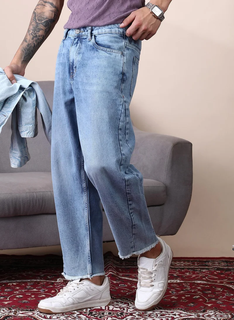 Campus Sutra Campus Sutra Men's Light Blue Unhemmed Light-Wash Denim Jeans For Casual Wear | Mid-Rise | Straight Fit | Button Closure | Denim Jeans Crafted With Comfort Fit For Everyday Wear